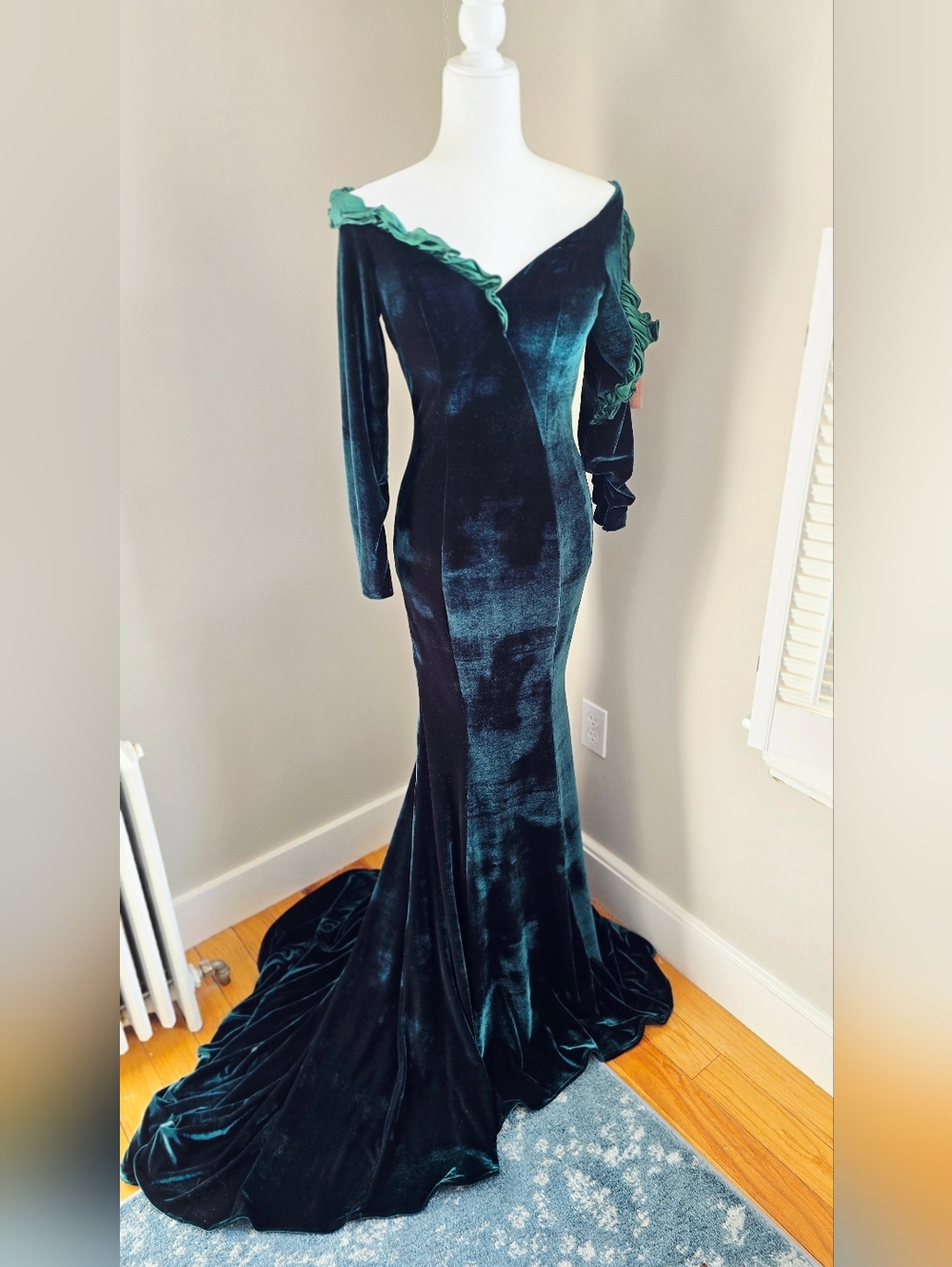 Johnathan Kayne Velvet Green Evening Dress BNWT Size 4